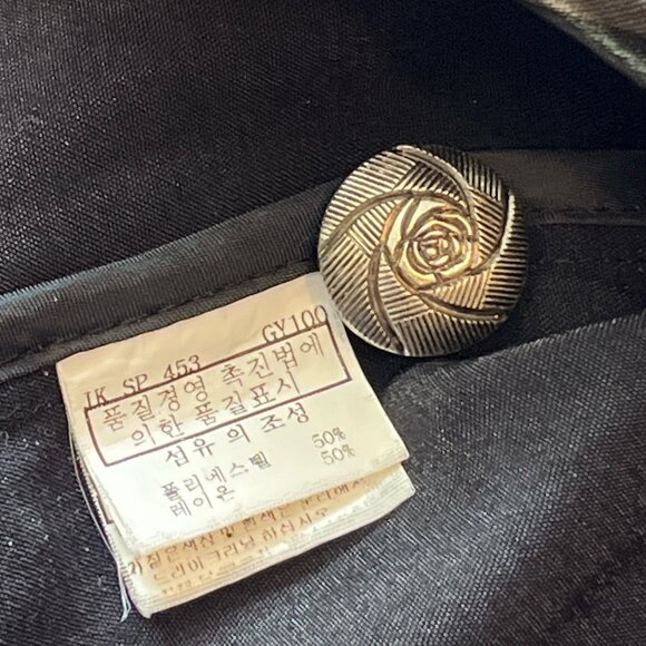 LAS & POLLA Blouse Sz *Large Silky Fabric Beautiful Buttons Long Sleeves Floral - Picture 12 of 13